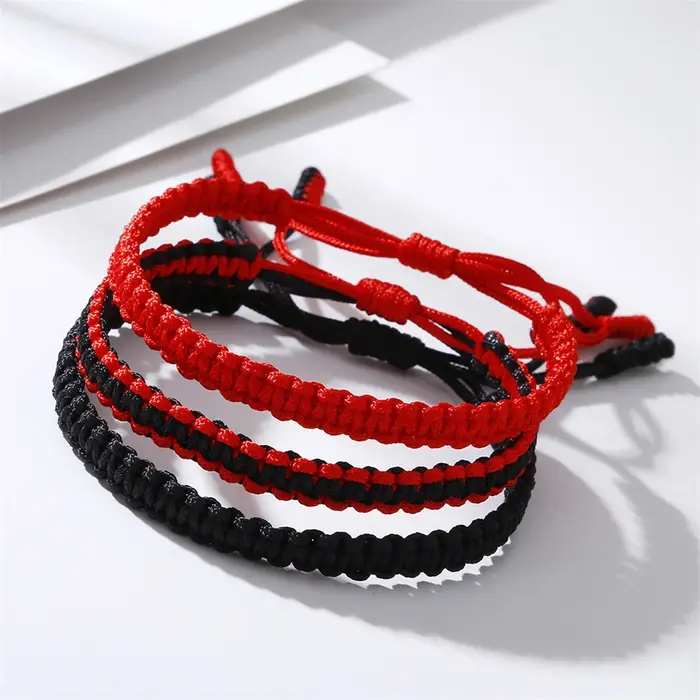 Bracelets à cordes tressées faits à la main