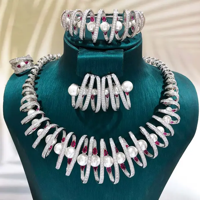 Ensemble de bijoux Missvikki Bridal avec perles et cristaux de rubis – Parure spirale 4 pièces avec zircon pavé pour mariages et célébrations