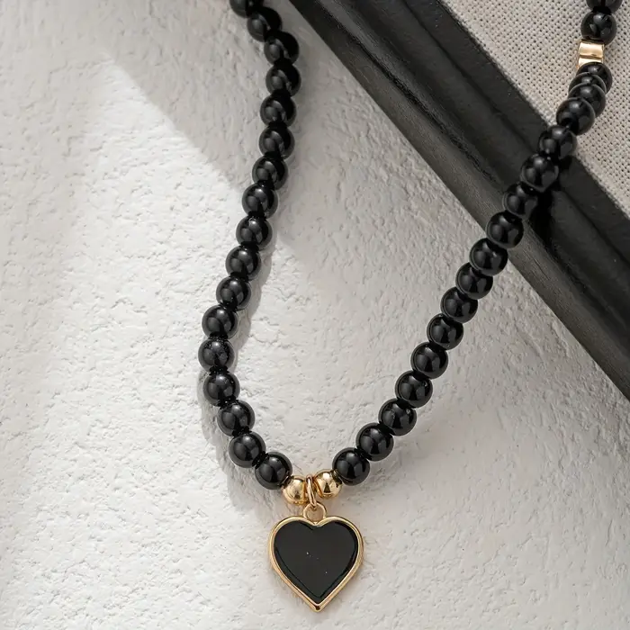 Collier décoratif bohème en forme de cœur perlé fait à la main