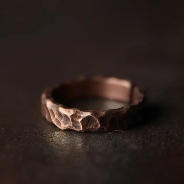 Bague Tibétaine en Cuivre Massif Battue à la Main