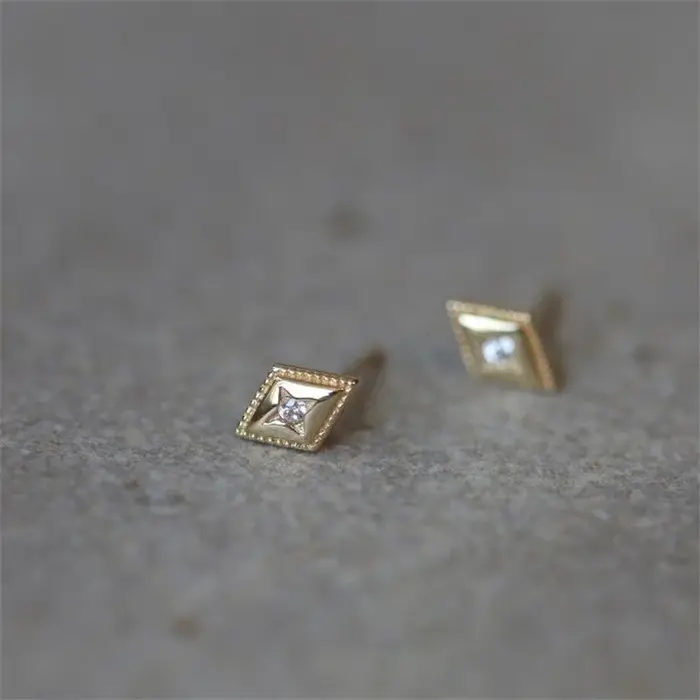 Boucles d'oreilles en argent Sterling 925 plaqué or avec zircon blanc pour femmes occasions spéciales modernes élégantes