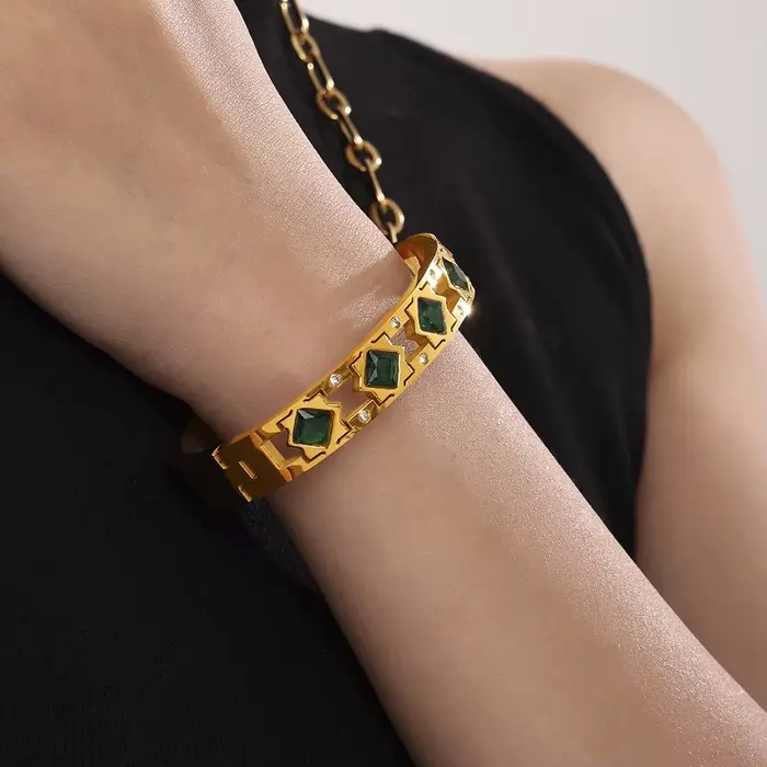 Bracelet Vintage pour femmes, sans rouille, plaqué or, en acier inoxydable, carré en verre rouge, breloque, bijoux de luxe, cadeau