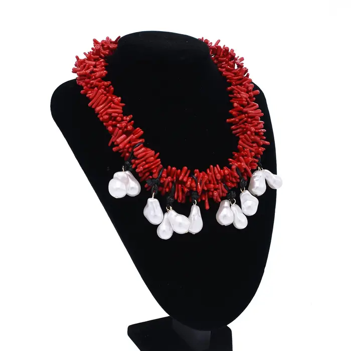 Collier de perles irrégulières en corail rouge pour femmes