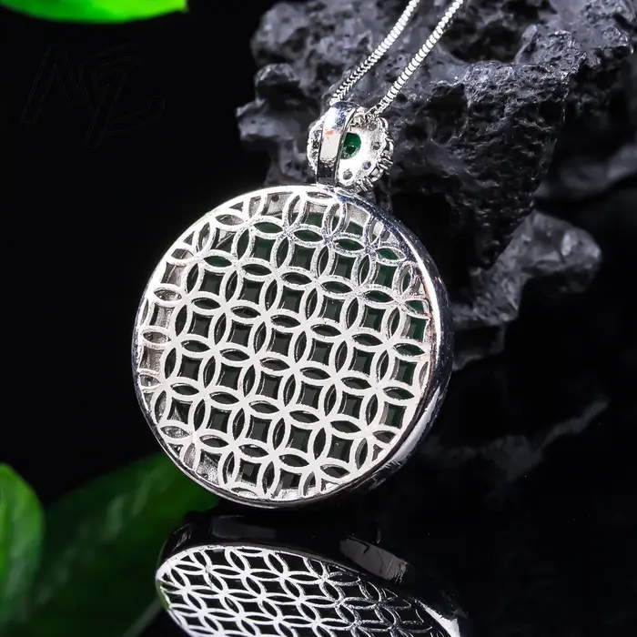 Collier en argent S925 avec pendentif en jadeite sculpté en forme de phénix