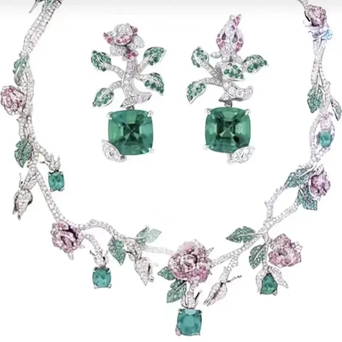 Boucles d'oreilles émeraude tourmaline camélia pour dames