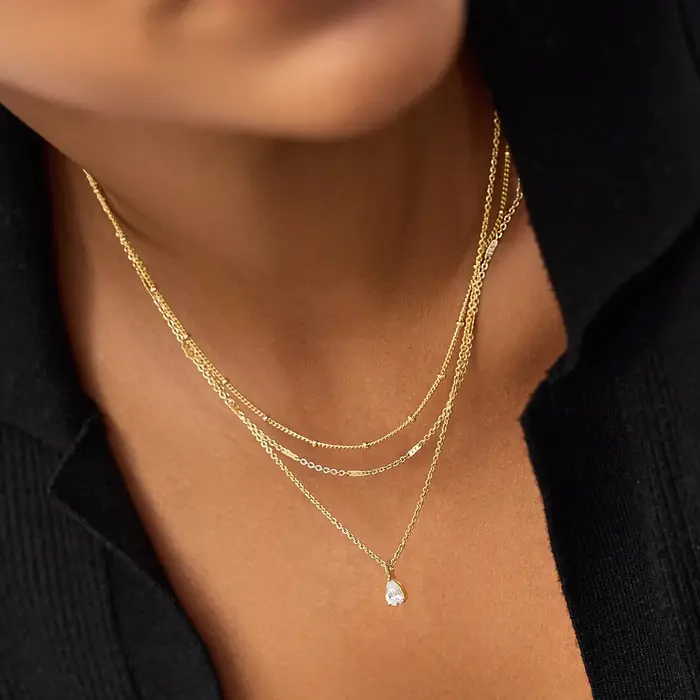Collier Trois Couches en Acier Inoxydable Plaqué Or 18 Carats avec Pendentif Zircon Pour Femmes Usage Quotidien Soirées Élégantes