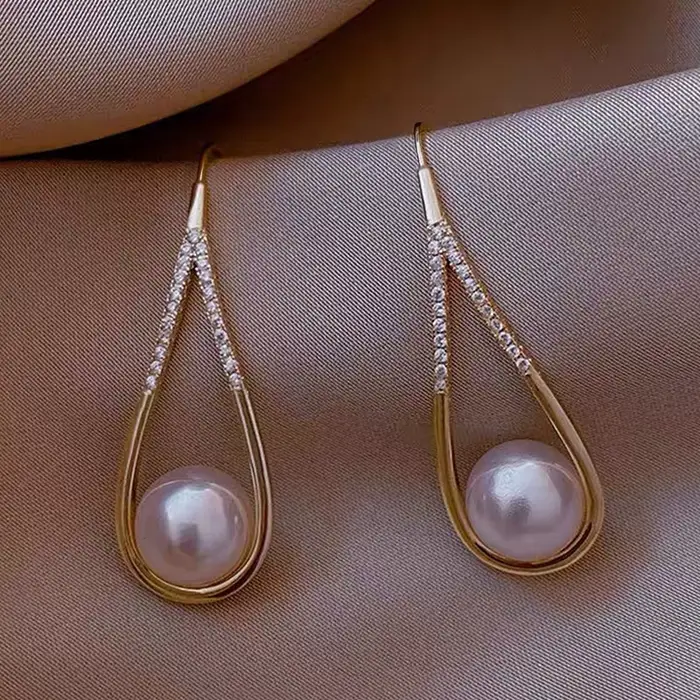 Boucles d'oreilles créoles en argent sterling 925 serties de zirconium blanc pour femmes occasions spéciales elegance subtile et intemporelle