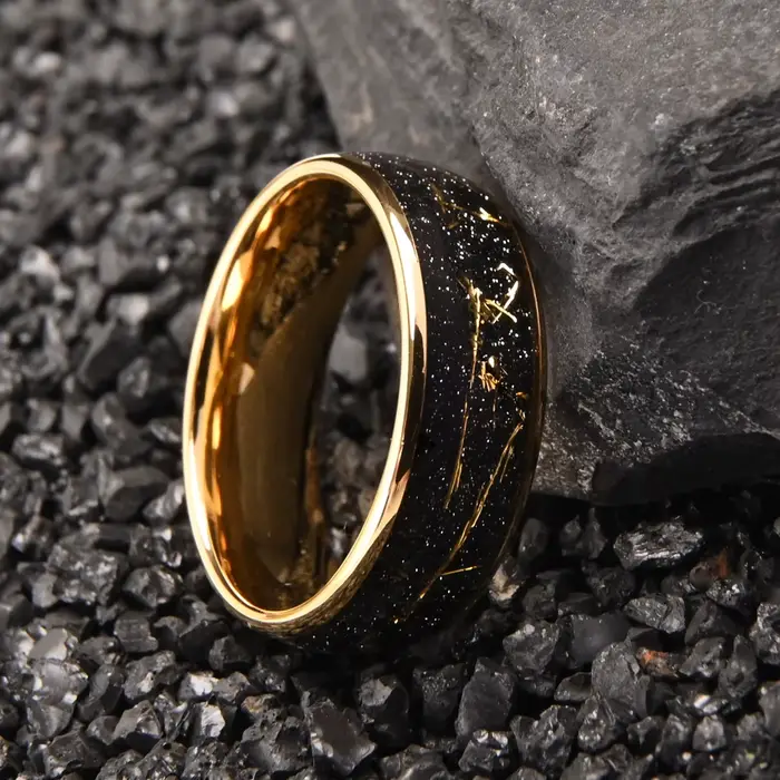 Bague en acier tungstène incrustée de feuille d'or simple dorée pour mariage et occasions spéciales unisexe
