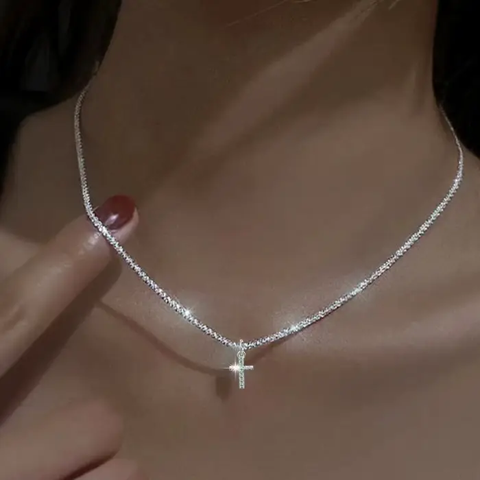 Collier ras du cou avec croix et clavicule, 1 pièce, simple