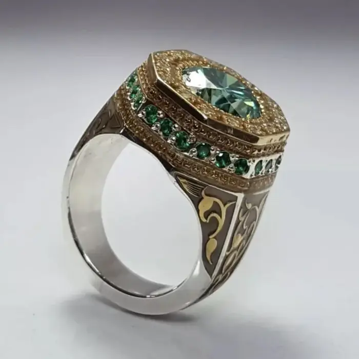 Bague audacieuse rétro à deux tons en alliage avec zirconium pour hommes style urbain et classique moderne polyvalent