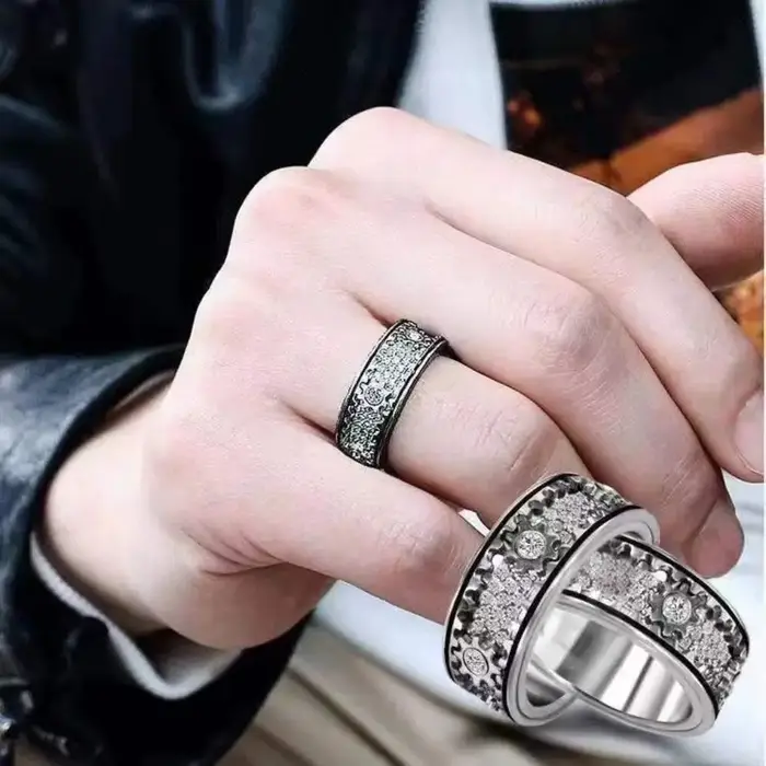 Bague Géométrique 3D en Cuivre Plaquée avec Zircone Cubique pour Hommes et Femmes, Anneau Spinner Polyvalent pour Occasions Spéciales et Bien-être