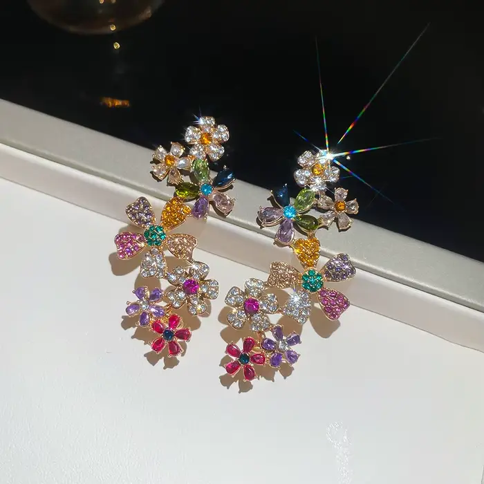 Boucles d'oreilles en Zircon exquises pour femmes, clips d'oreilles à fleurs en strass colorés, sans trous dans les oreilles, cadeau pour fête de mariage