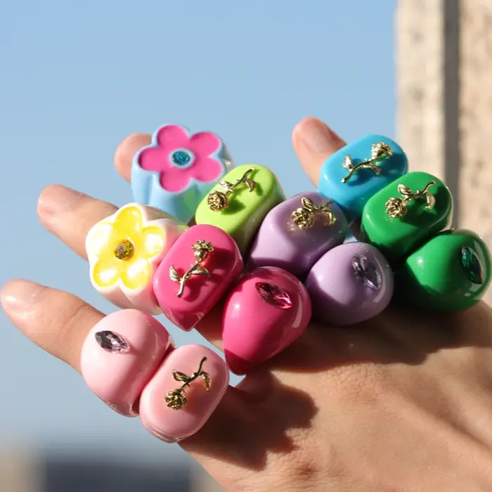 Bague en resine multicolore HangZhi avec motifs floraux et géométriques pour femmes, idéale pour les soirées et les occasions spéciales