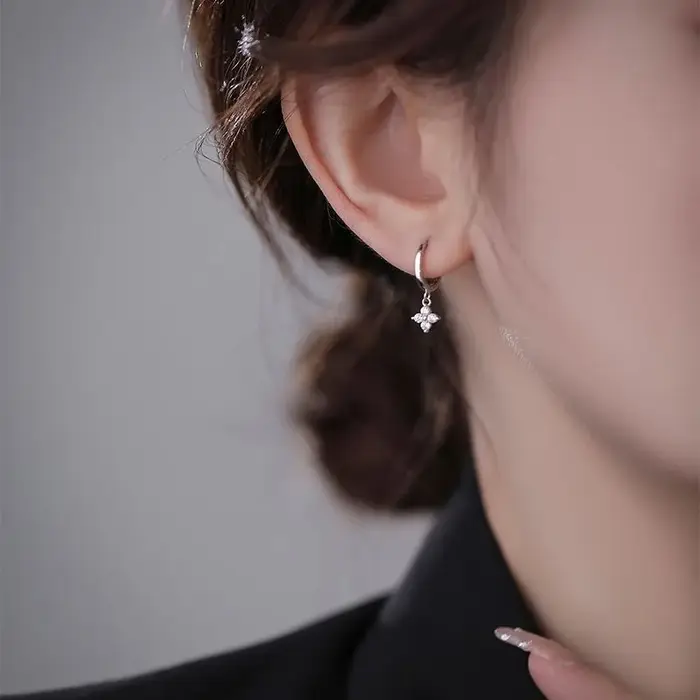 ANENJERY Zircon fleur pendentif boucles d'oreilles pour femmes Simple mode Huggies bijoux aretes