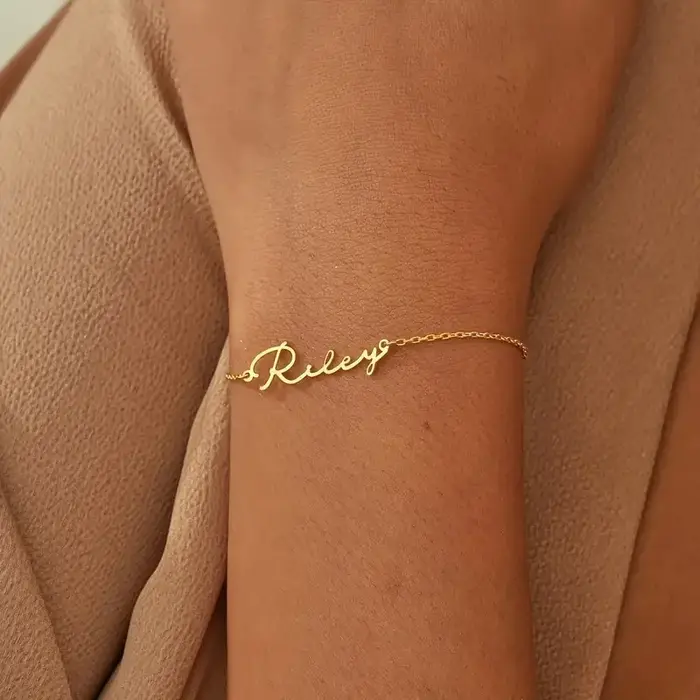 Bracelet personnalisé en acier inoxydable avec nom gravé or pour femmes classiques occasions spéciales