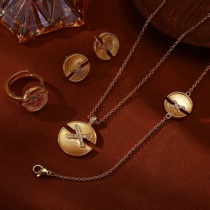Ensemble de bijoux de luxe 4 pièces avec croix en CZ - Collier, bracelet, bague et boucles d'oreille