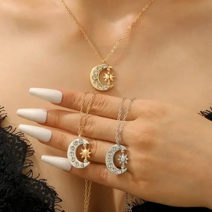 Collier pendentif lune soleil