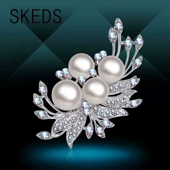 SKEDS Broche élégante pour femme, motif floral, perles et cristaux, bijou de mode exquis haut de gamme, style coréen classique