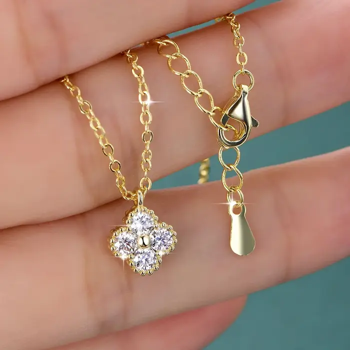 Collier en moissanite Rrjzz Lucky Clover D-Color pour femme, bijou en or plaqué 14 carats avec pendentif fleur à quatre feuilles, cadeau romantique pour les occasions spéciales
