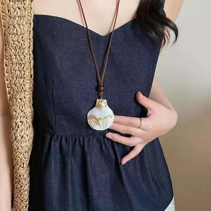 Collier pendentif coquillage style vacances en bord de mer, longue chaîne ras du cou au design uniqu