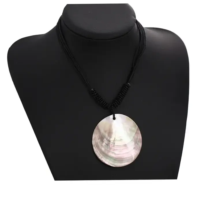 Collier tissé à la main avec pendentif en coquillage naturel pour femmes