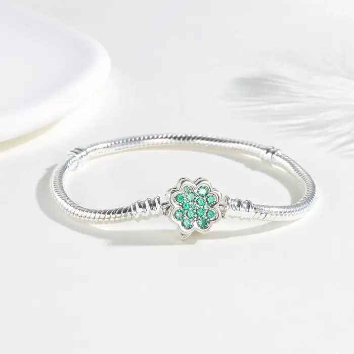 Bracelet en argent sterling 925 avec trèfle à quatre feuilles et perles pour femmes pour occasions spéciales et cadeaux