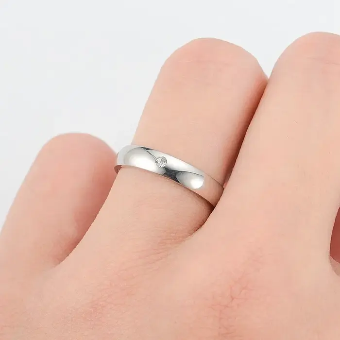 Bague de fiançailles NUOBING en acier inoxydable avec zircone cubique personnalisable pour homme et femme alliances de mariage tracker d'humeur