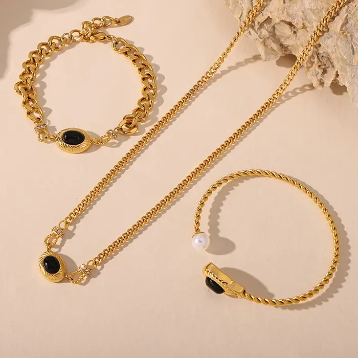 Ensemble de bijoux en acier inoxydable Nobel pour femmes avec pendentif en perle noire ovale plaquée or de luxe pour soirées et occasions spéciales