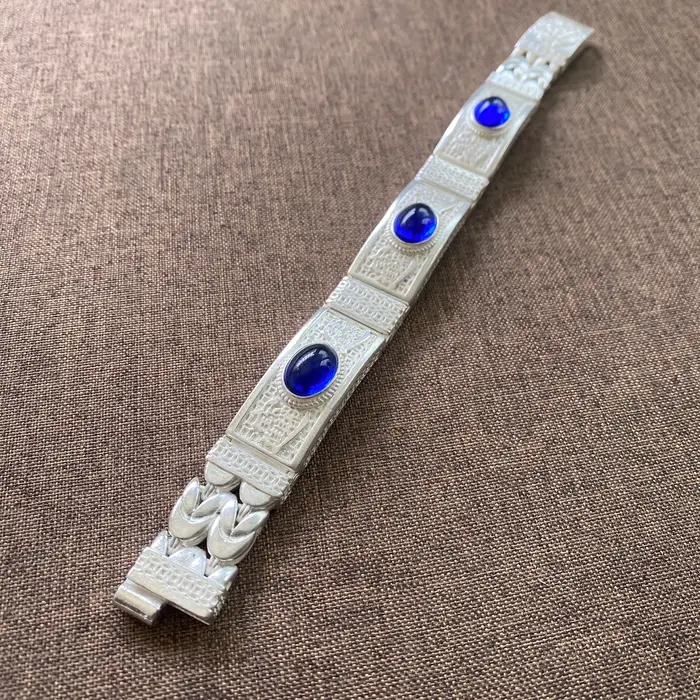 Bracelet en cuivre blanc avec pierre bleue et motif totem en relief, bracelet large rétro à maillons
