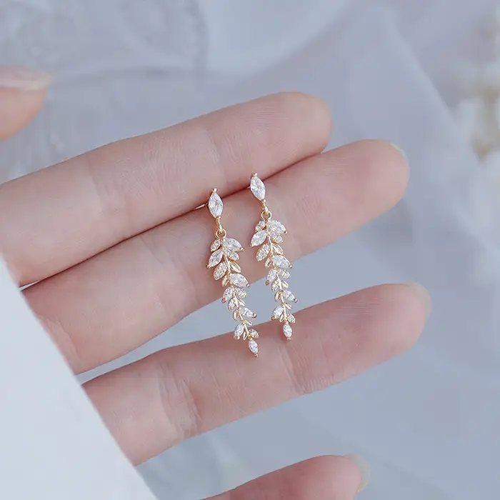 Boucles d'oreilles à breloques en feuilles d'or véritable 18 carats pour femmes