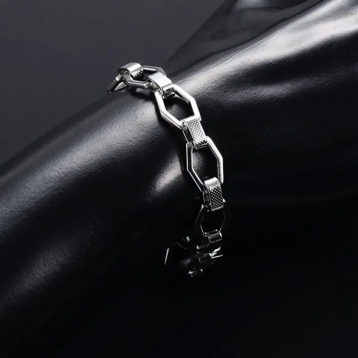 Bracelet géométrique en acier inoxydable fait à la main