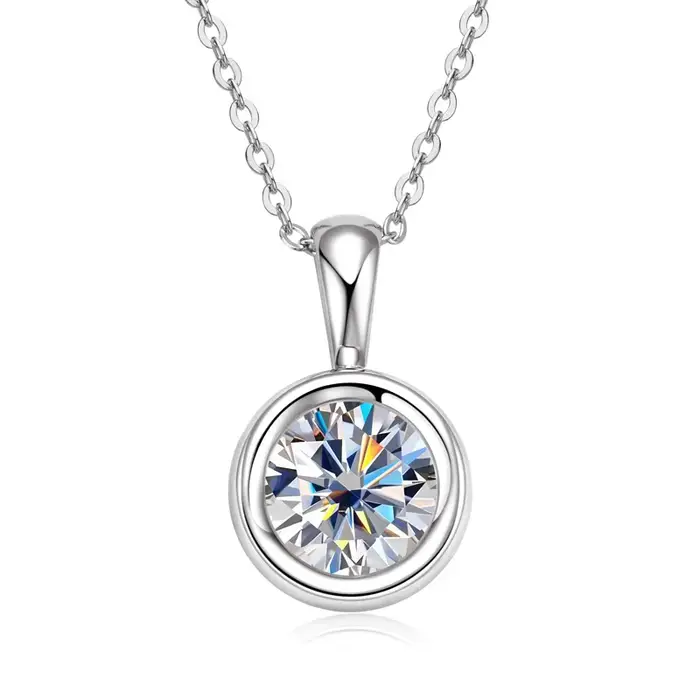 Un élégant collier pendentif en argent sterling 925 avec une moissanite de 1 carat, élégant, simple 