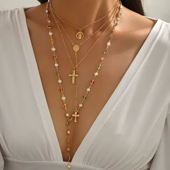 Collier ras-de-cou superposé avec croix