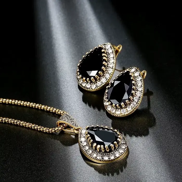 Ensemble de bijoux rétro européens et américains
