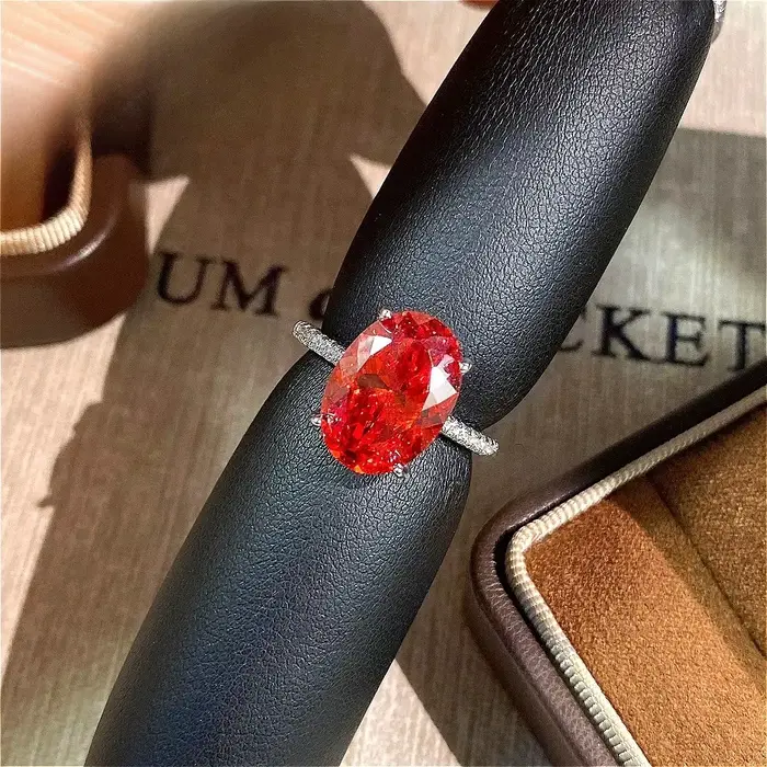 Une nouvelle bague cœur élégante en argent sterling 925, luxueuse, ornée de diamants et de pierres p