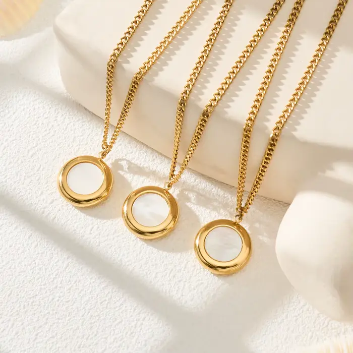Bague en nacre blanche