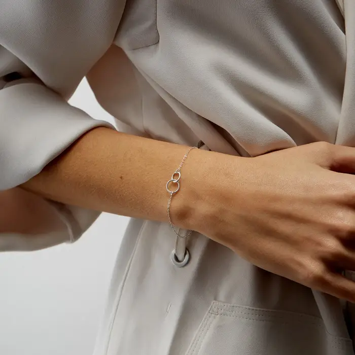 Bracelet en acier inoxydable or avec chaîne délicate cercles imbriqués pour femme style minimaliste déplacements quotidiens rencontres