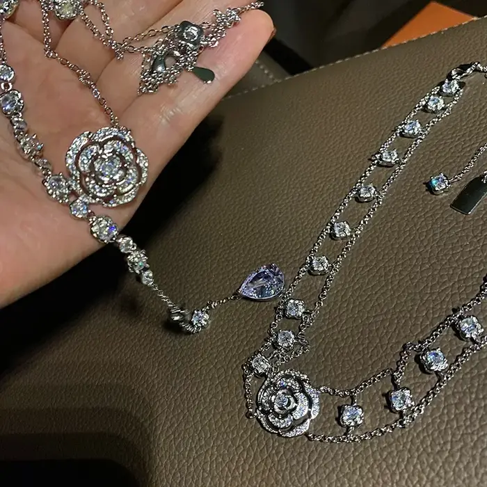 Collier Camélia Vintage Français pour Femme