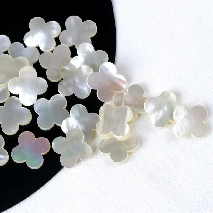 Perles de trèfle en forme de nacre