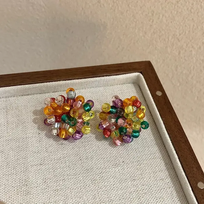 Boucles d'oreilles clous perlées colorées, bijoux d'oreille tendance été pour femmes
