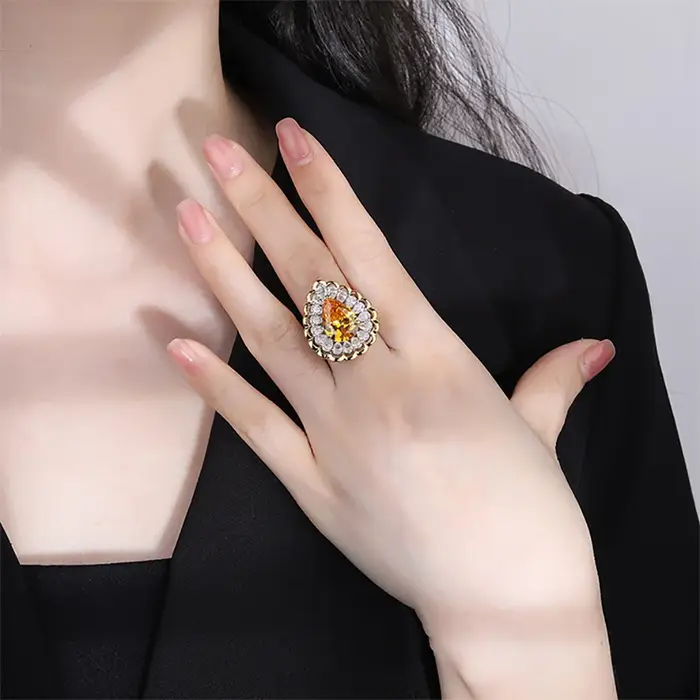 Bague en émeraude Paraiba Tourmaline avec diamants à haute teneur en carbone pour femmes occasions spéciales comme mariage, anniversaire, engagement et fête