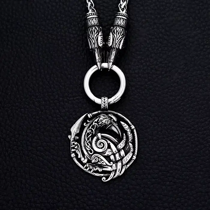 Collier pendentif corbeau Odin nordique, collier corbeau viking, amulette animale en acier inoxydable, bijoux de mode pour motards, cadeaux pour hommes et femmes