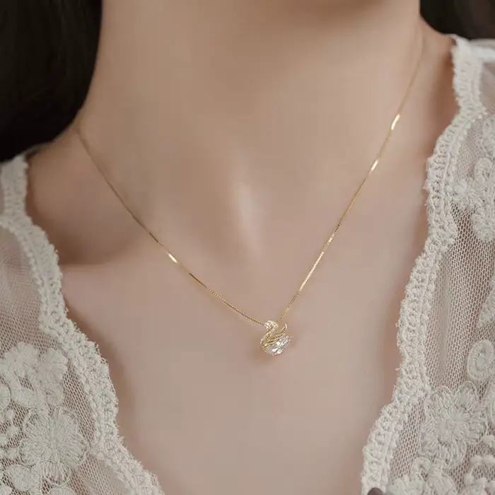Collier pendentif petit cygne incrusté de diamants, personnalisé, à la mode, pour fête de mariage, clavicule pour dames, bijoux de vacances, cadeau