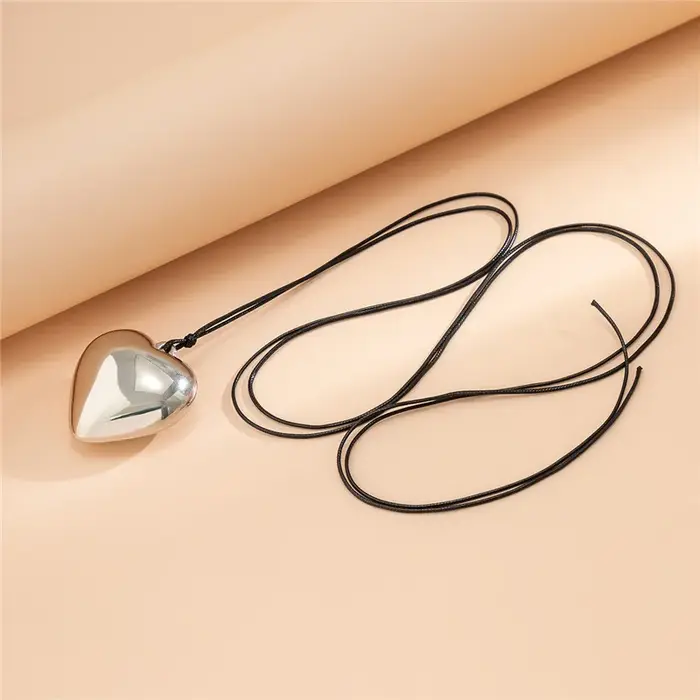 Collier pendentif coeur d'amour en velours noir pour femme