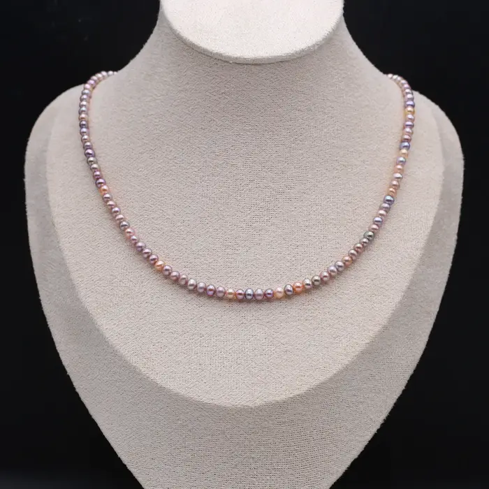 Collier de perles d'eau douce naturelles