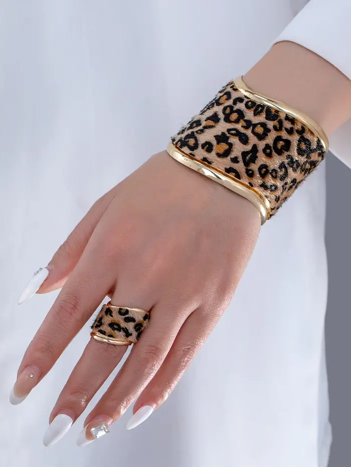 Ensemble de bracelets et bagues en métal imprimé léopard