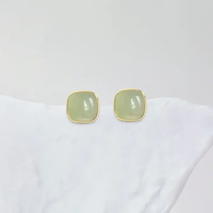 Boucles d'oreilles ethniques rétro, design géométrique or jaune clair, bijou de luxe pour femmes, élégantes et authentiques, occasions spéciales et quotidiennes