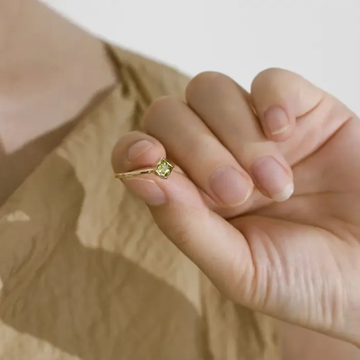 Bague péridot avec gemme verte pour femme
