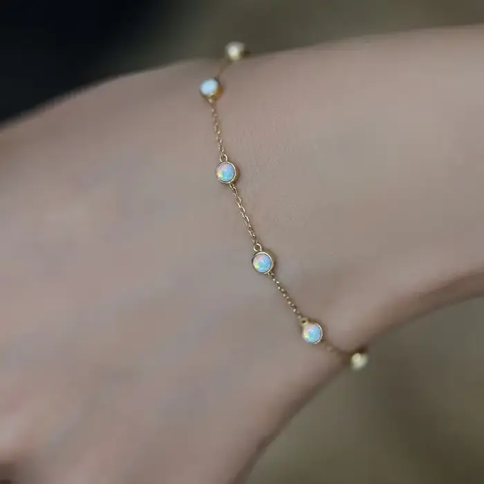 Bracelet en argent sterling 925 sertie d'une opale ronde élégant pour femmes occasions spéciales partis soirées fancy