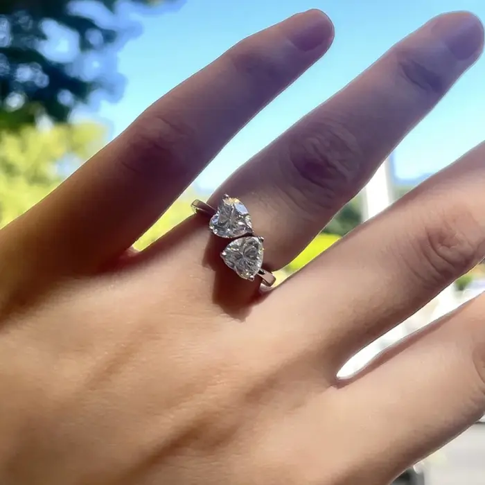 L'anneau réglable en moissanite en argent 925 en forme de cœur de 2 carats est à la mode et simple